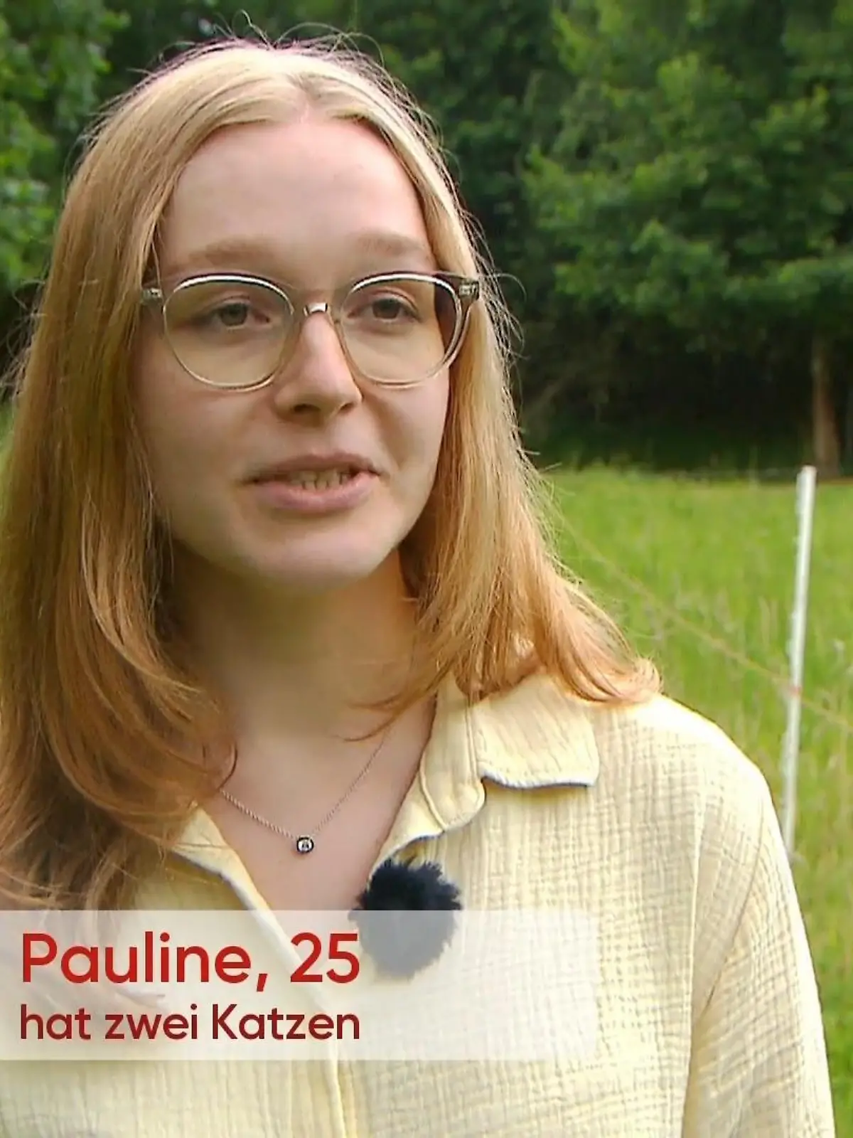 Bild zu: "Pauline freut sich über ihr Tiny House"