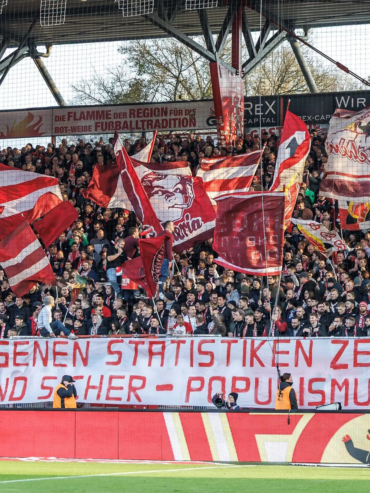 Bild zu: "Fans kritisieren Innenminister und fordern mehr Transparenz"