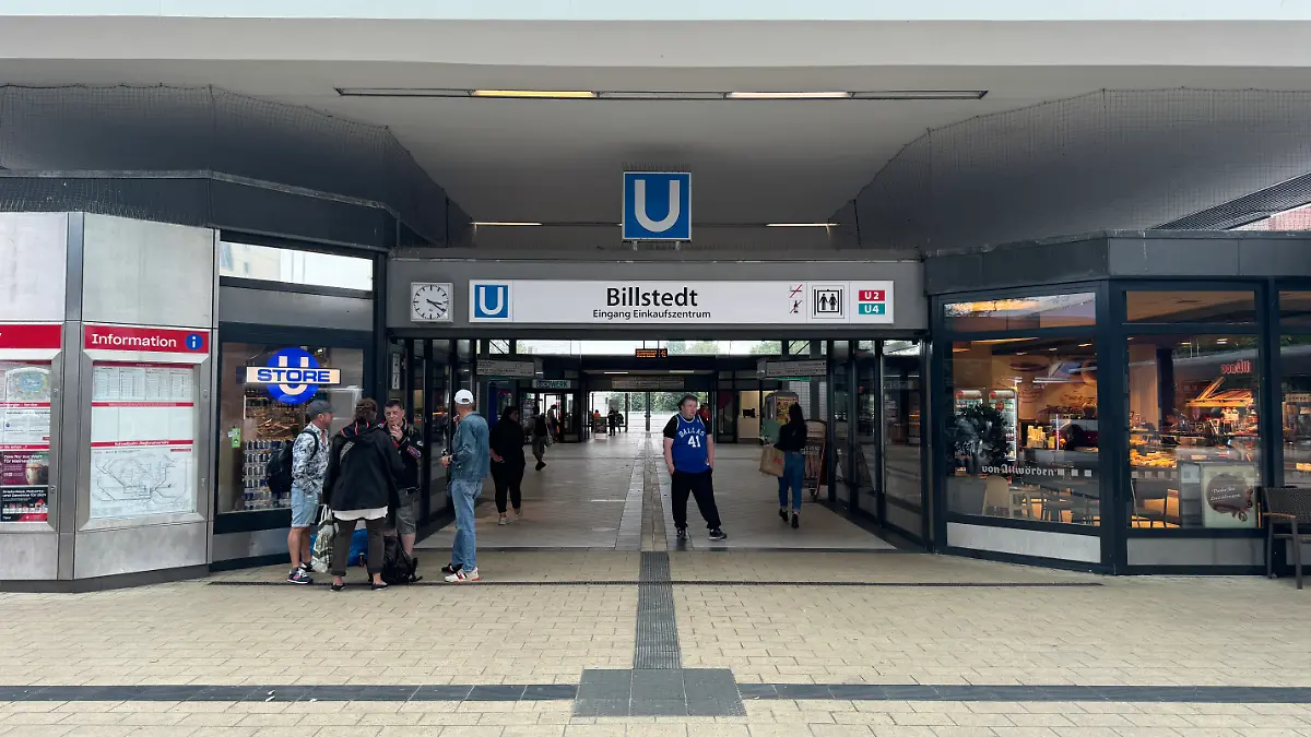 Im Bereich Bahnhof und Einkaufszentrum sind Polizisten im Einsatz.