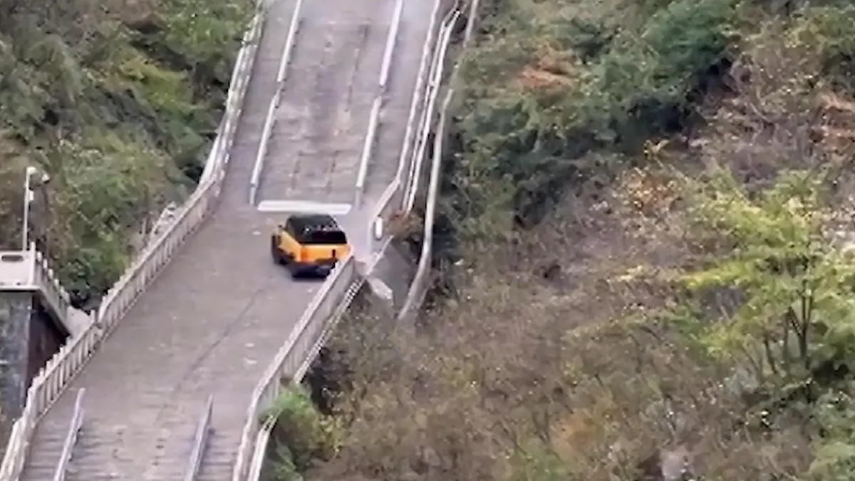 Autofahrer zerstört beliebte Touri-Attraktion - für Werbekampagne! Höllenfahrt auf Himmelstreppe