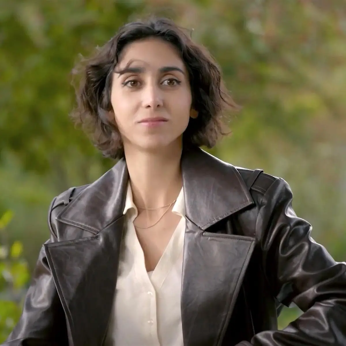 AWZ-Vorschau für 03.12.25 im TV: Leyla offenbart sich Elias als Chat- Partnerin vom Dating-Portal!