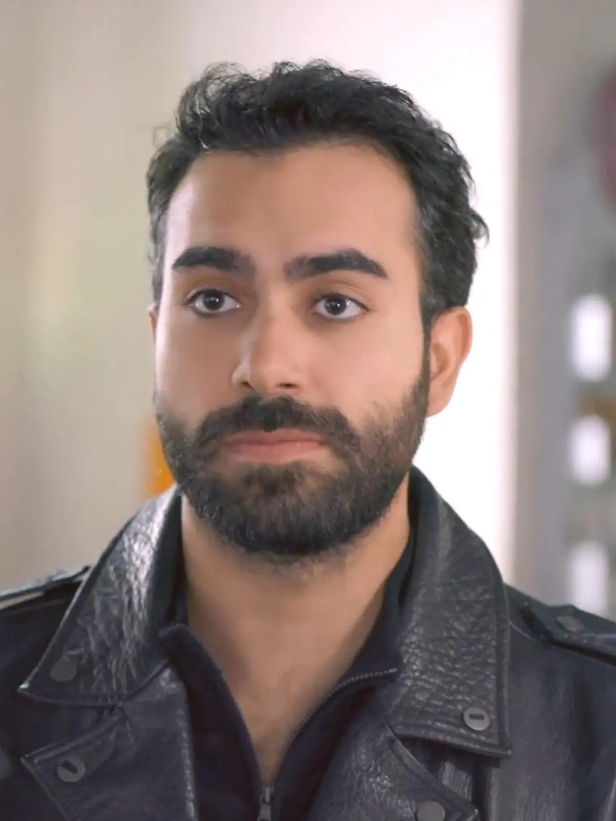 Unter uns: Baris ärgert sich über Benedikt