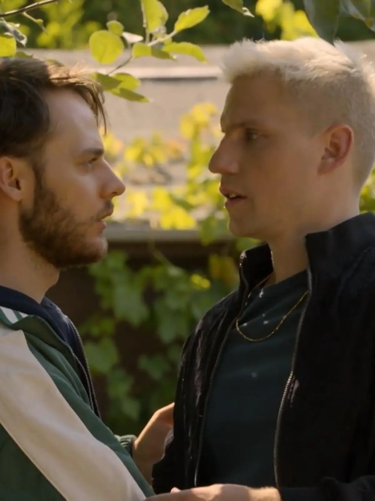 Moritz und Robin sehen sich heimlich wieder. 