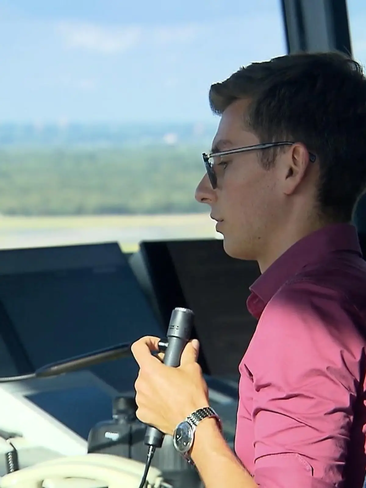 Bild zu: "Fluglotsen machen den Himmel über NRW sicher "