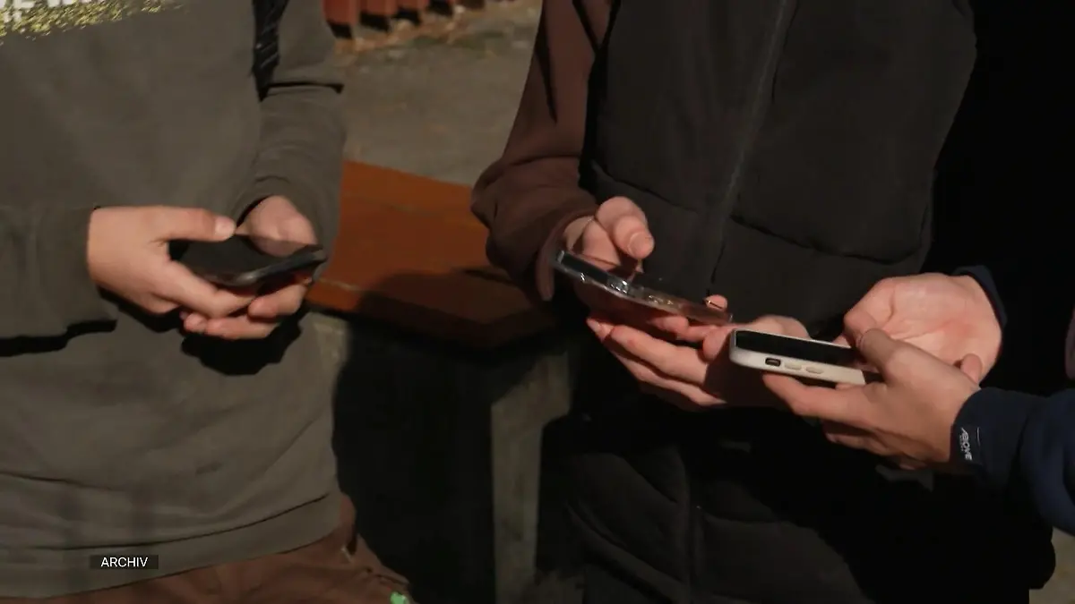 Niedersachsen und Hamburg entwickeln Leitfaden für Schulen Empfehlung für Handynutzung