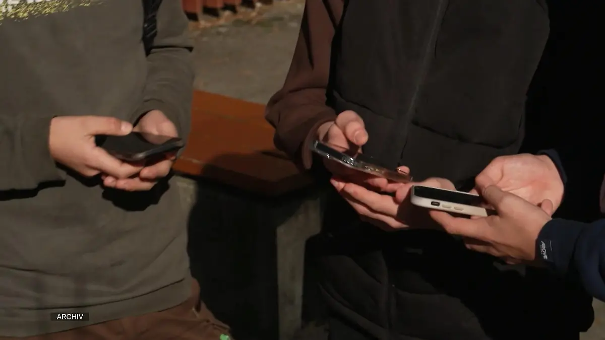 Niedersachsen und Hamburg entwickeln Leitfaden für Schulen Empfehlung für Handynutzung