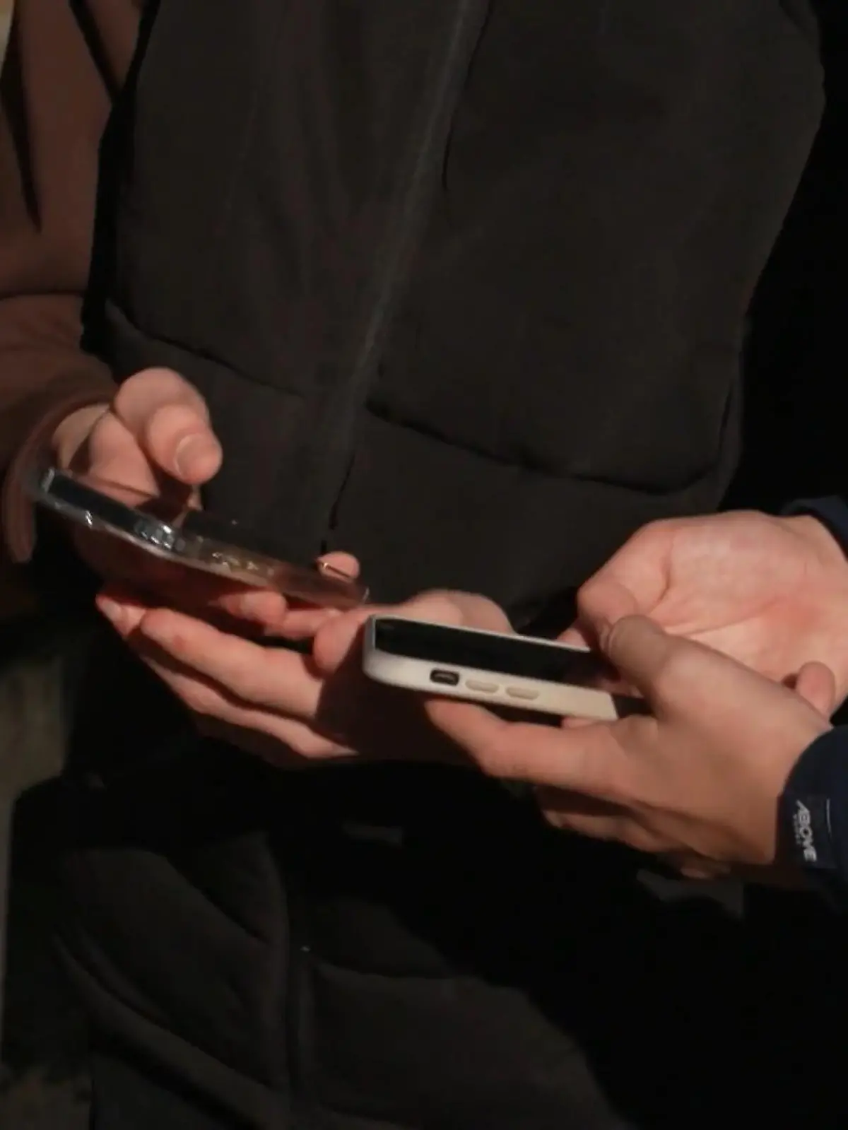 Bild zu: "Ansage aus der Politik! Schulen sollen Regeln zur Handynutzung selbst aufstellen"