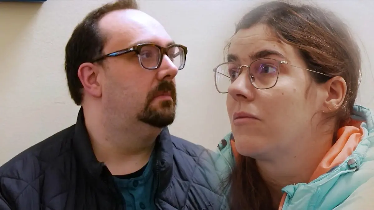 Betrügerische Liebesfalle: Mandys dunkles Spiel aufgedeckt! Liebesbetrug vor Gericht