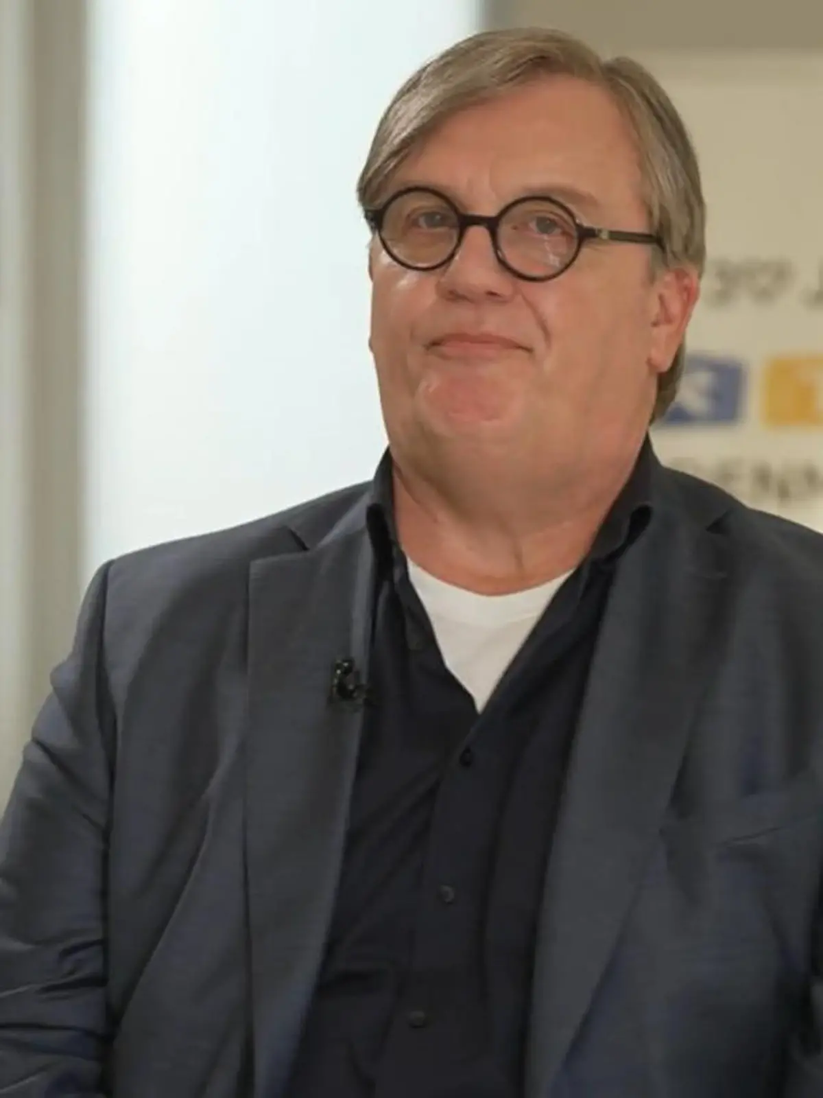 Bild zu: "30 Jahre RTL-Spendenmarathon 2025 – Hape Kerkeling setzt sich für kleinwüchsige Kinder ein"