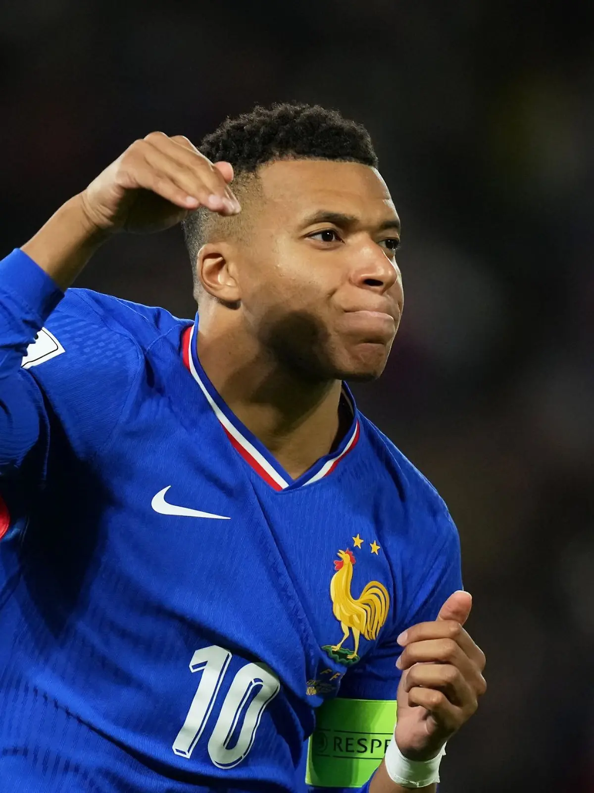 Bild zu: "Frankreich fährt dank Mbappé zur WM - Ronaldo sieht Rot"
