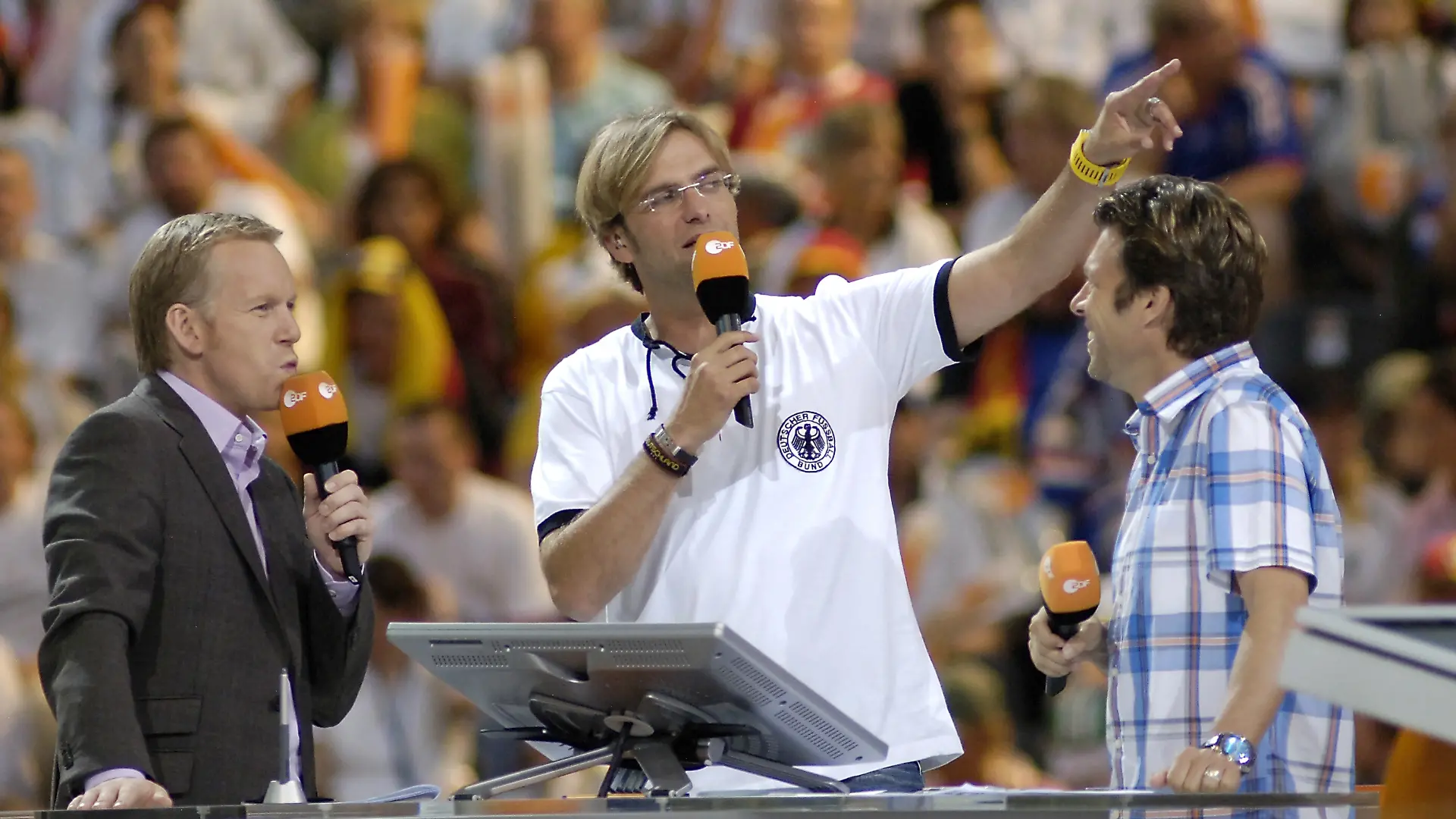 Das Expertenteam des ZDF bei der Fußball-WM in Deutschland 2006: Johannes B. Kerner, Jürgen Klopp und Urs Meier (Archivfoto, Juli 2006)