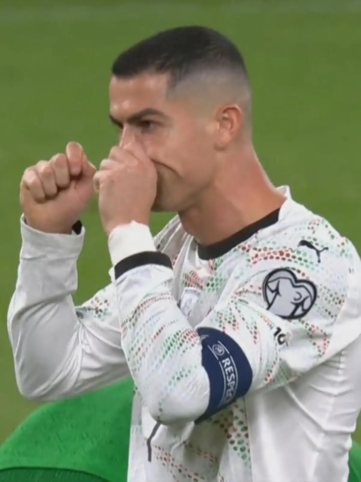 Bild zu: "Ronaldo fliegt mit Rot vom Platz - und das Stadion verhöhnt ihn!"