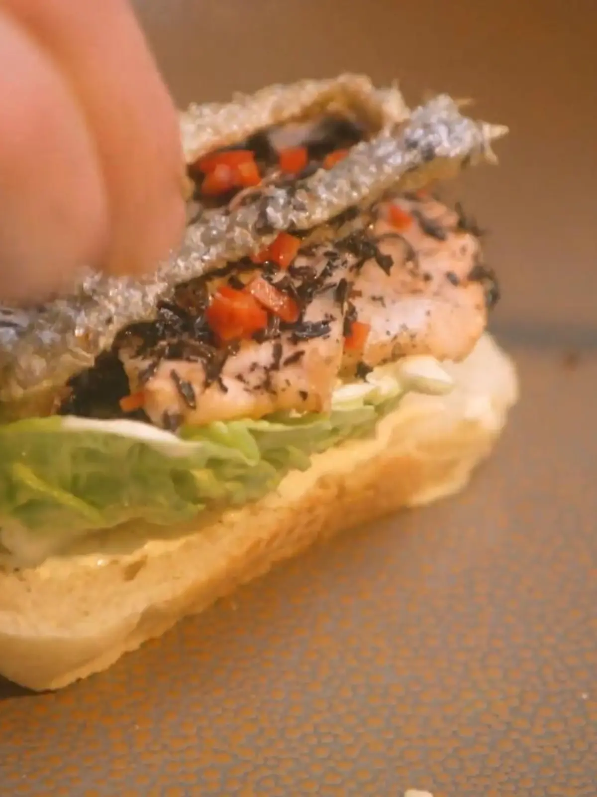 Bild zu: "Fünf Minuten für ein perfektes Fischbrötchen"