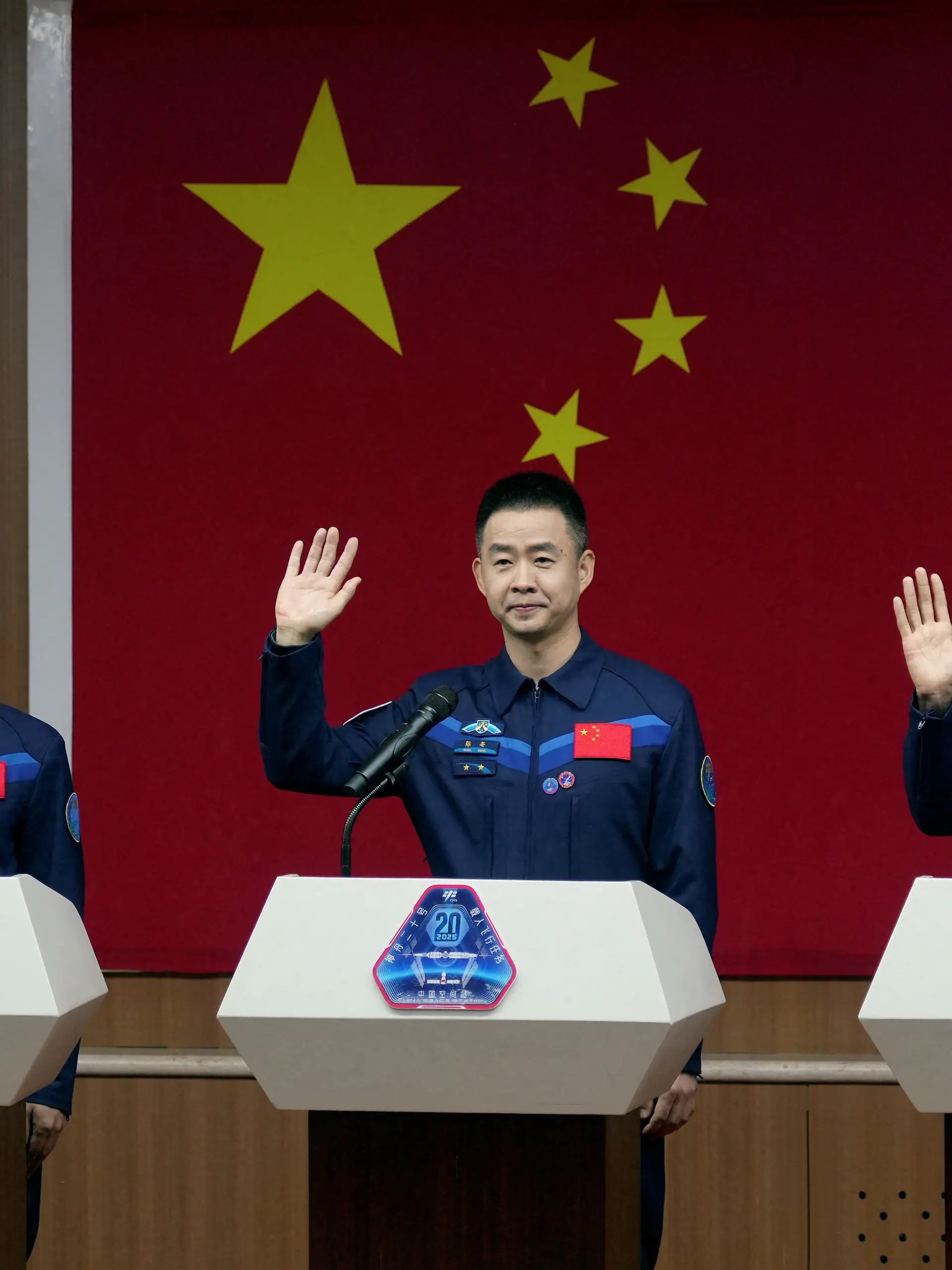 Astronauten Chen Dong, Chen Zhongrui und Wang Jie 