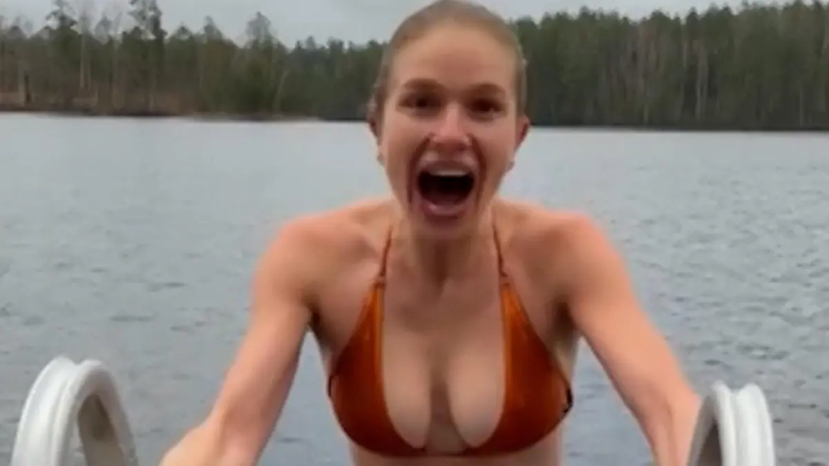 Kreischalarm bei Lola Weippert! Moderatorin entgleist beim Eisbaden alles „Bis ich keine Kontrolle mehr habe und schreie!"