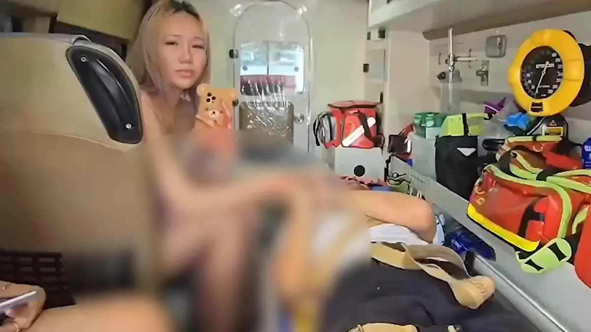 Seine Berührung geht zu weit! 18-Jährige attackiert Freund mit Küchenmesser Streit endet blutig im Krankenhaus