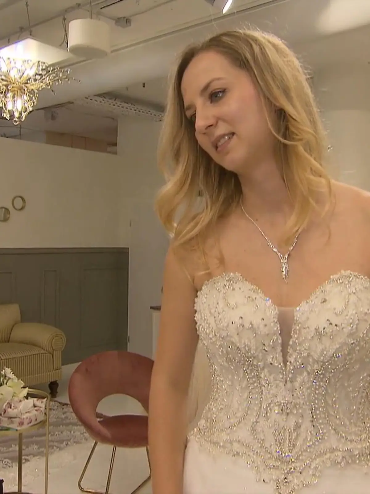 Bild zu: "Angelique ist vom ersten Kleid verzaubert"