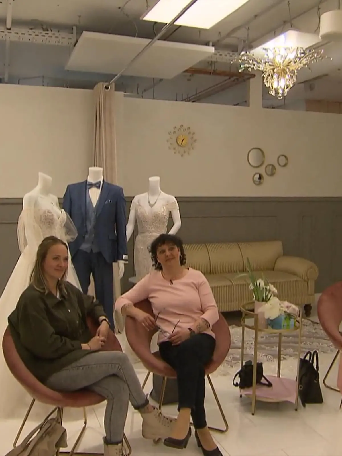 Bild zu: "Wird sie ihr Kleid finden?"