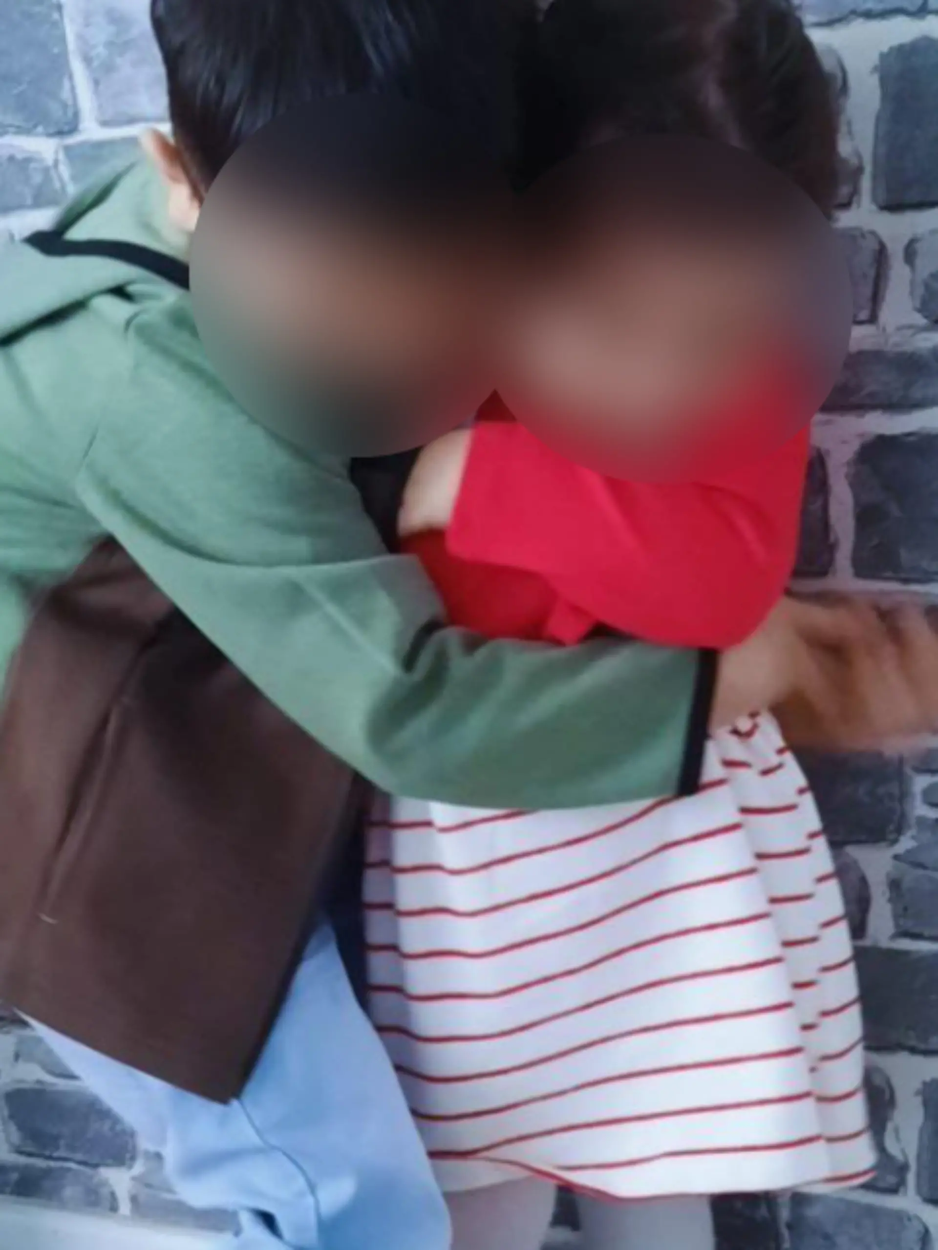 Laut türkischen Medien sind Kadir (6) und Masal (3) sowie Mutter Çiğdem B. tot. Der Vater heißt Servet. Die Familie aus Hamburg machte Urlaub in istanbul (Türkei).