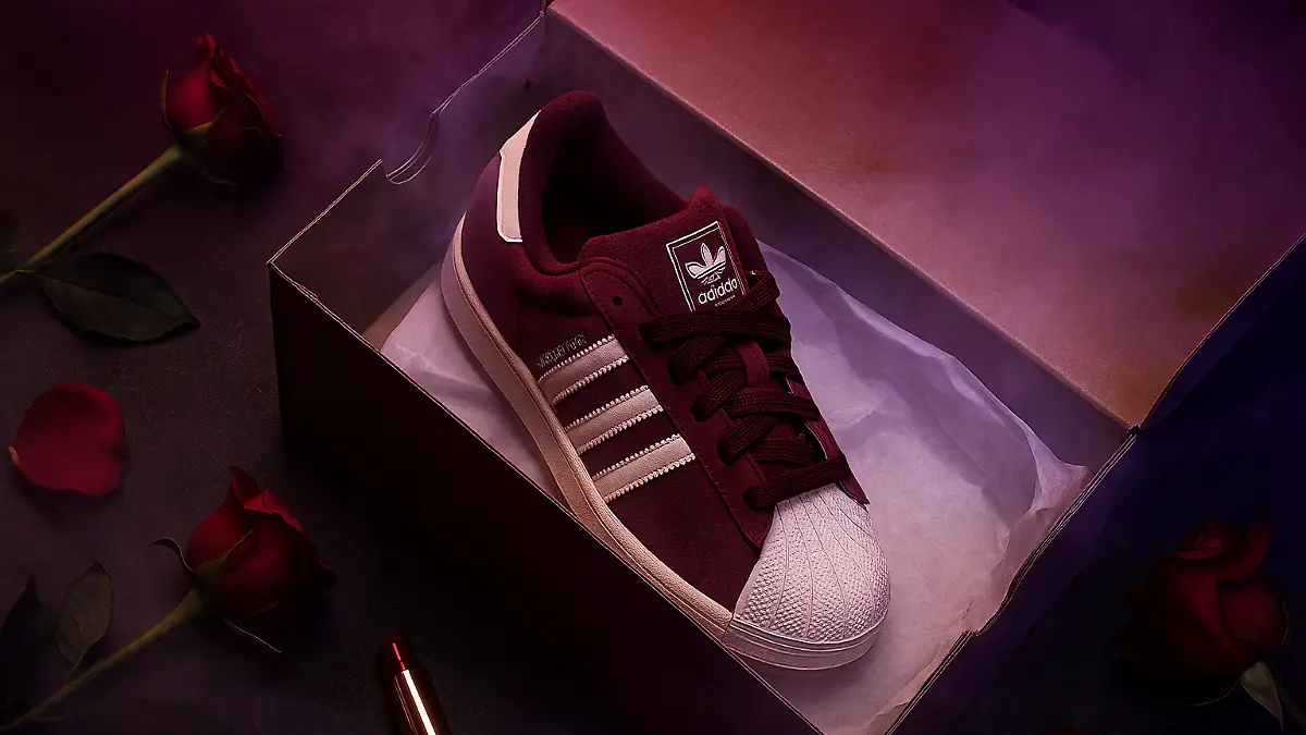 Adidas Superstar in Weinrot