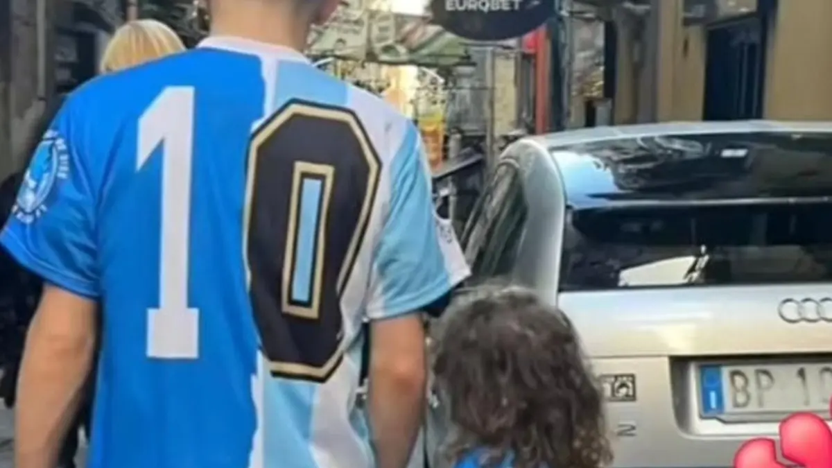 Das Trikot, das Francesco auf diesem Instagram-Foto trägt, wurde bereits zwei Mal an der Gedenkstätte gestohlen.