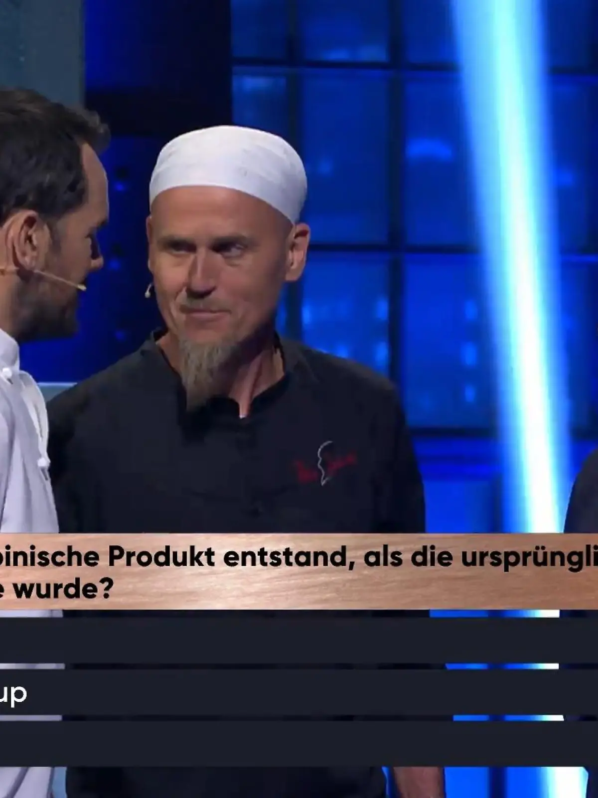 Bild zu: "Die Teams kämpfen sich durch schwierige Quizfragen"