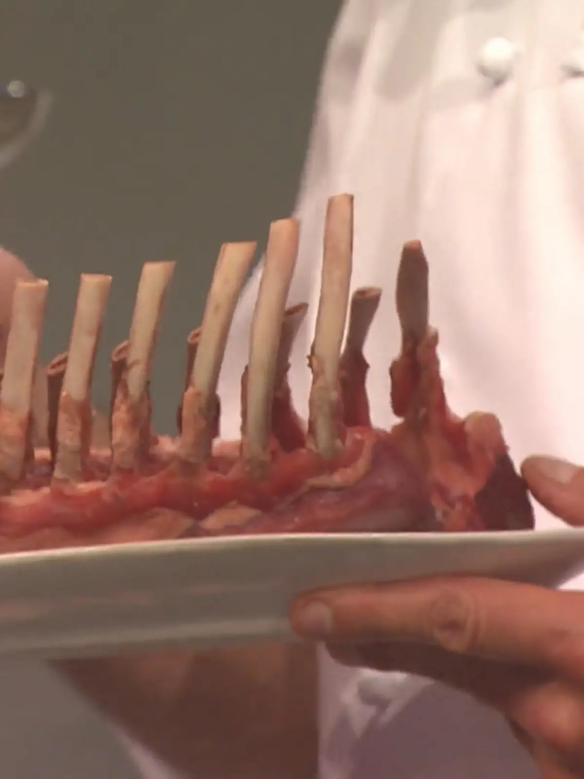 Bild zu: ""´Mäh, Schaf, Wiese": Steffen Henssler erklärt Lammkotelett"