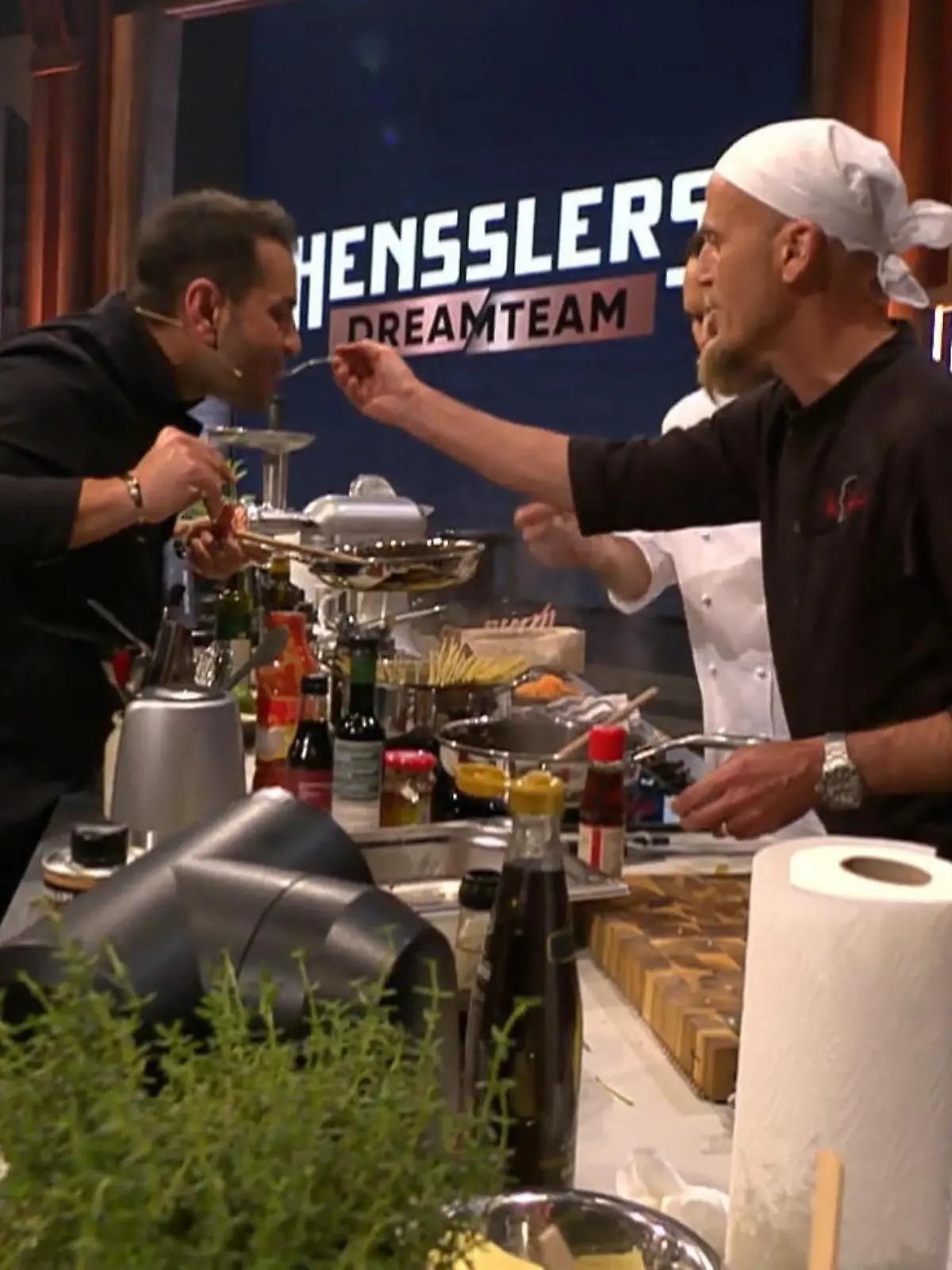 Bild zu: "Im Team Henssler wird wild im Kreis probiert"