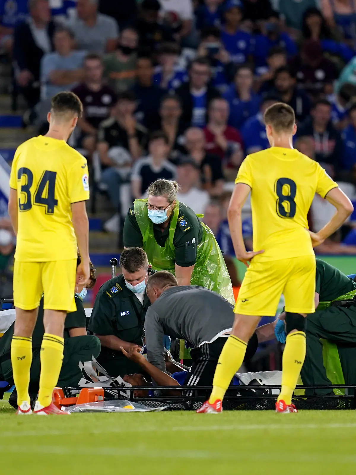  Leicester City v Villareal - Pre-Season Friendly - King Power Stadium Leicester City s Wesley Fofana is placed on a stretcher after going down injured during the Pre-Season Friendly match at The King Power Stadium, Leicester. Picture date: Wednesday August 4, 2021. EDITORIAL USE ONLY No use with unauthorised audio, video, data, fixture lists, club/league logos or live services. Online in-match use limited to 120 images, no video emulation. No use in betting, games or single club/league/player publications. PUBLICATIONxINxGERxSUIxAUTxONLY Copyright: xDavidxDaviesx 61438123