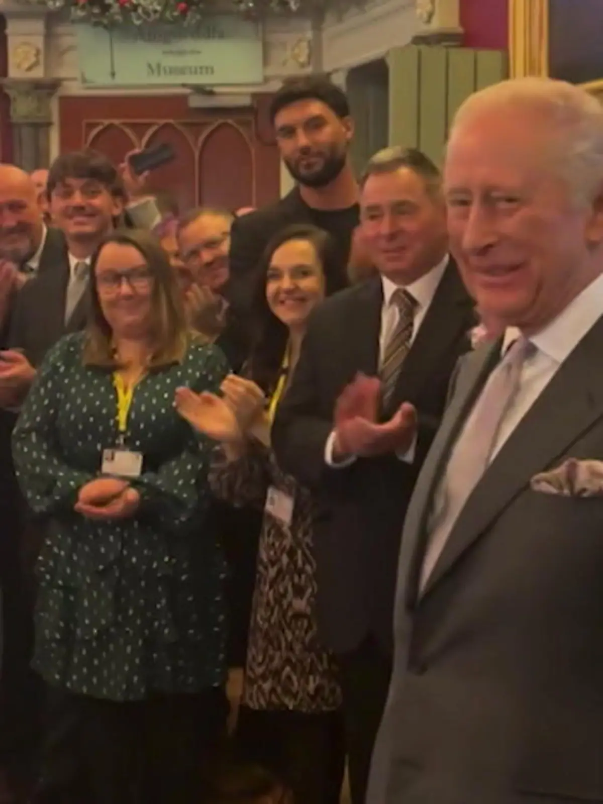 Bild zu: "König Charles bekommt Geburtstagsüberraschung – Monarch ganz gerührt!"