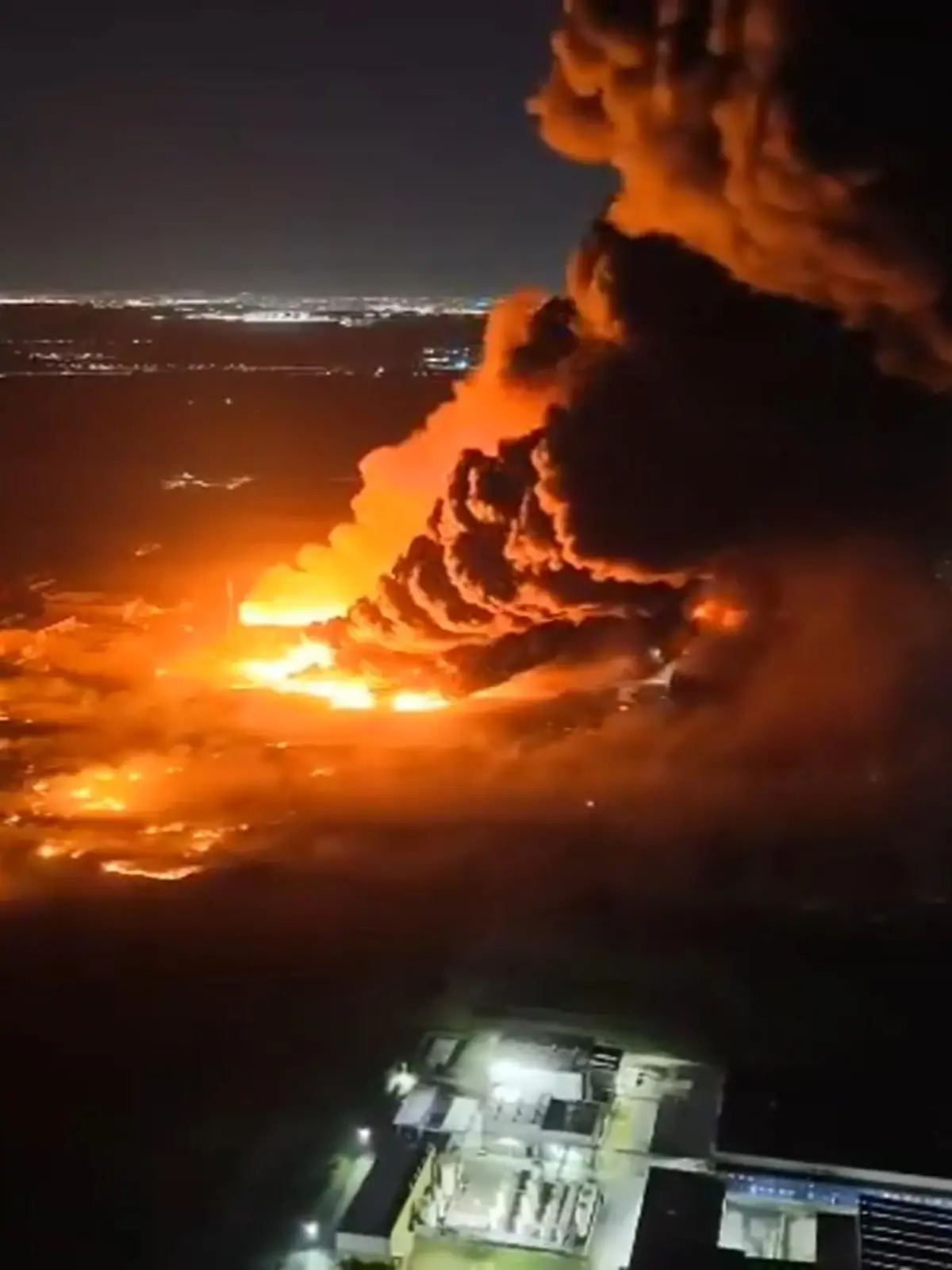 Bild zu: "Heftige Detonation! XXL-Feuerball nach Explosion – mehr als 20 Verletzte"