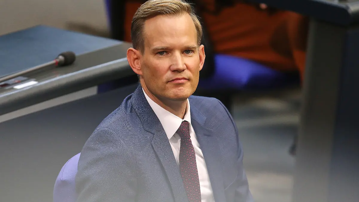 CDU-Gesundheitsexperte fordert Umdenken bei Behandlung alter Menschen.