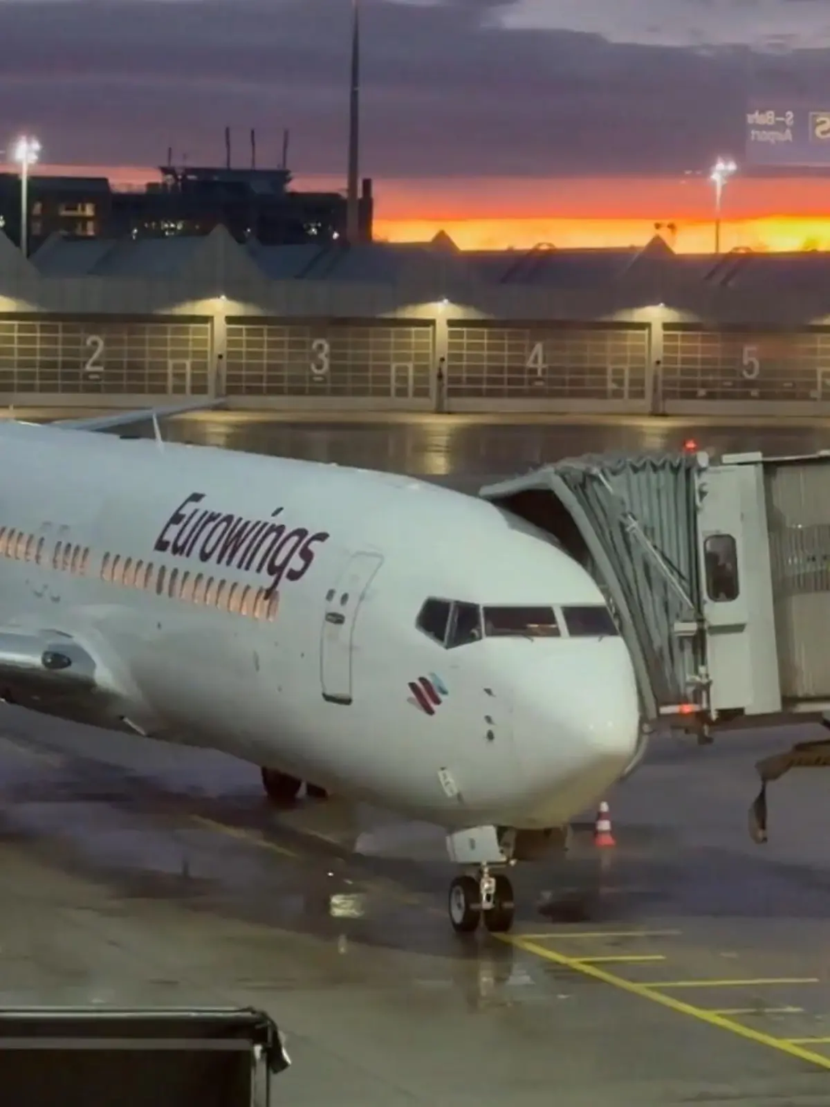 Bild zu: "Falscher Pilot fliegt Passagiere quer durch Europa"