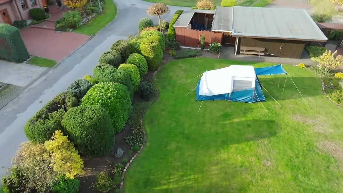 Sarah lebt im Zelt weil ihr Haus sie krank macht Seltene Krankheit