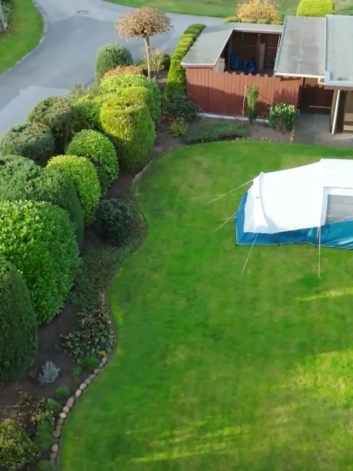 Bild zu: "Sarah lebt im Zelt weil ihr Haus sie krank macht"