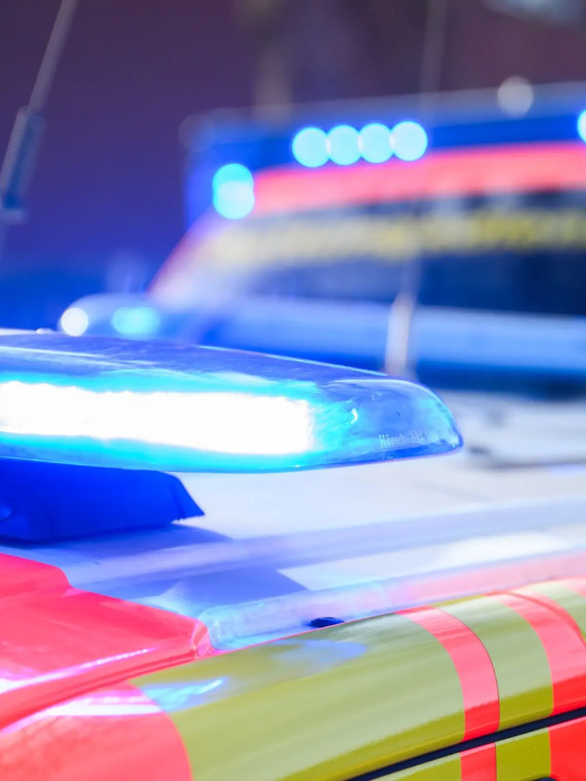 Bild zu: "Sattelzug mit Tausenden Hühner kippt um "