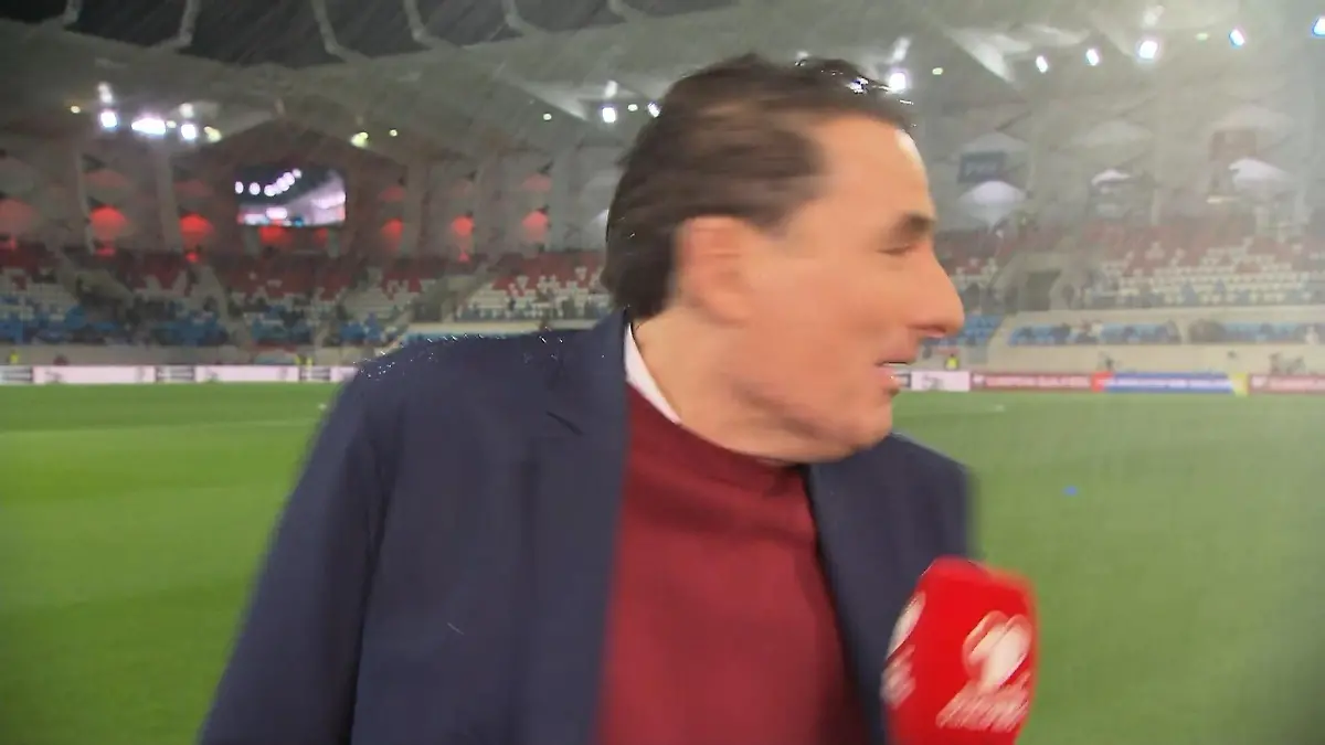 Nasskalte Überraschung für unseren Reporter – lustiger Moment im TV! Vor DFB-Länderspiel