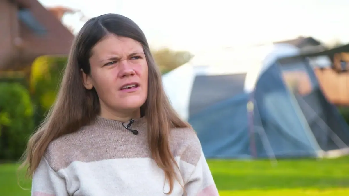 Sarah (34) lebt im Zelt – weil ihr Haus sie krank macht! Seltene Krankheit