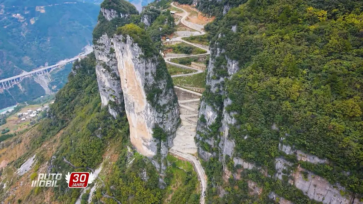 Anni Dunkelmann auf Chinas heftigster Serpentinenstrecke Abenteuer auf engstem Raum