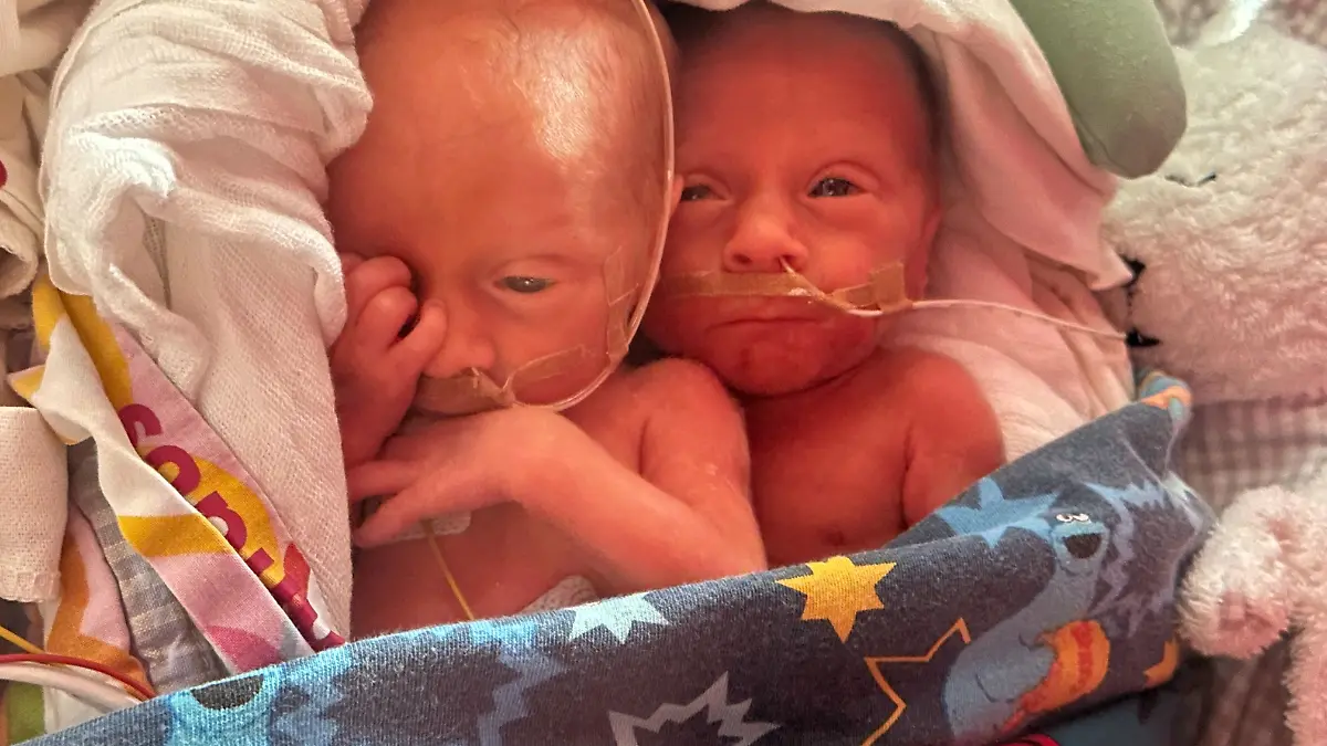 Die Zwillinge Maverick und Maikel kommen in der 29. Schwangerschaftswoche auf die Welt.