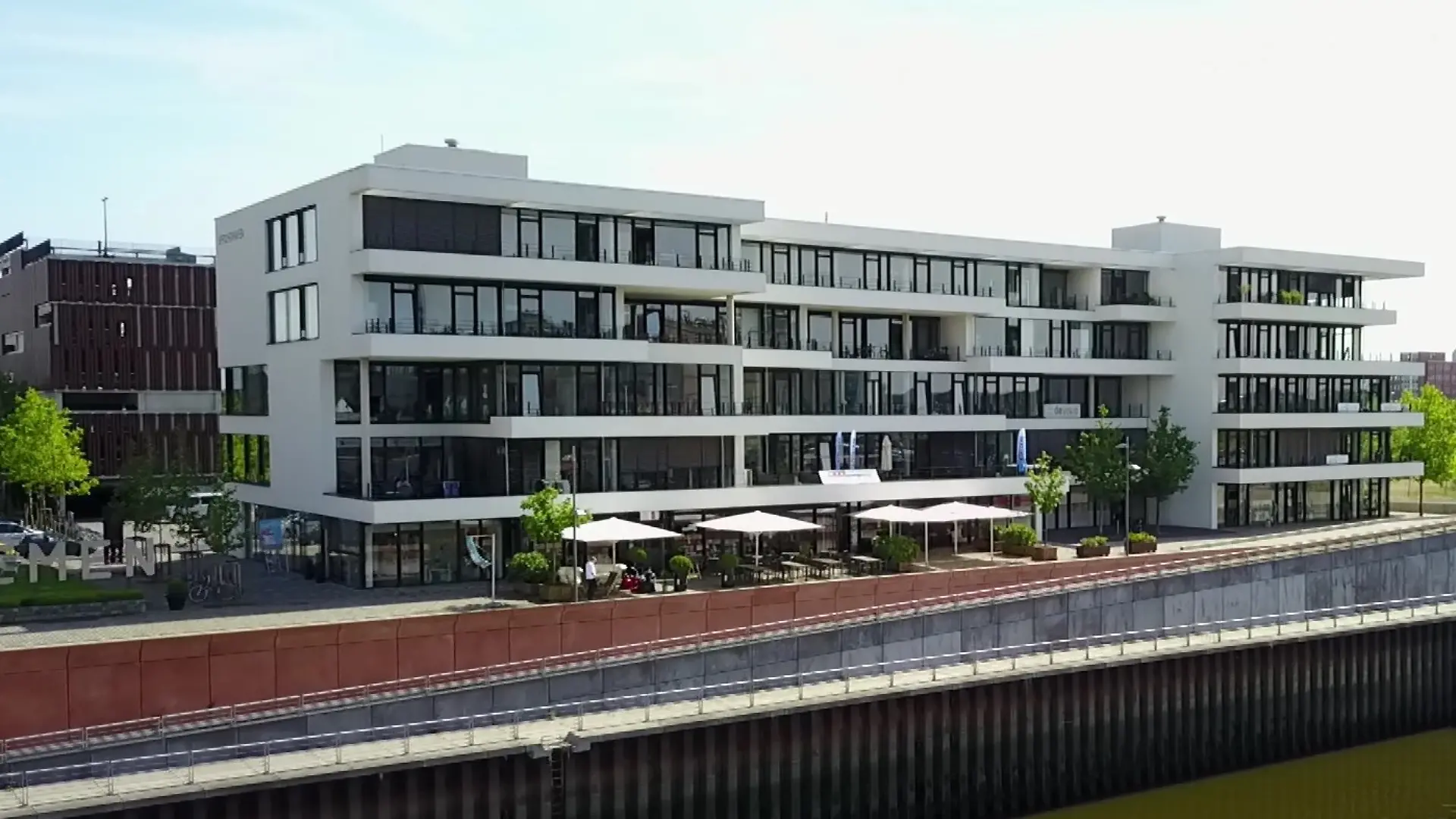 Unsere Bremer Redaktion liegt mitten in der Überseestadt.