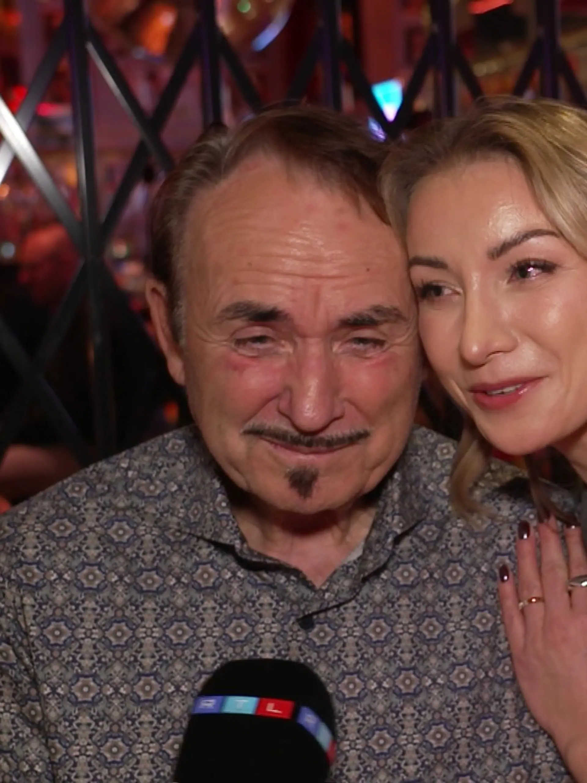 Anna-Carina Woitschack mit ihrem Papa