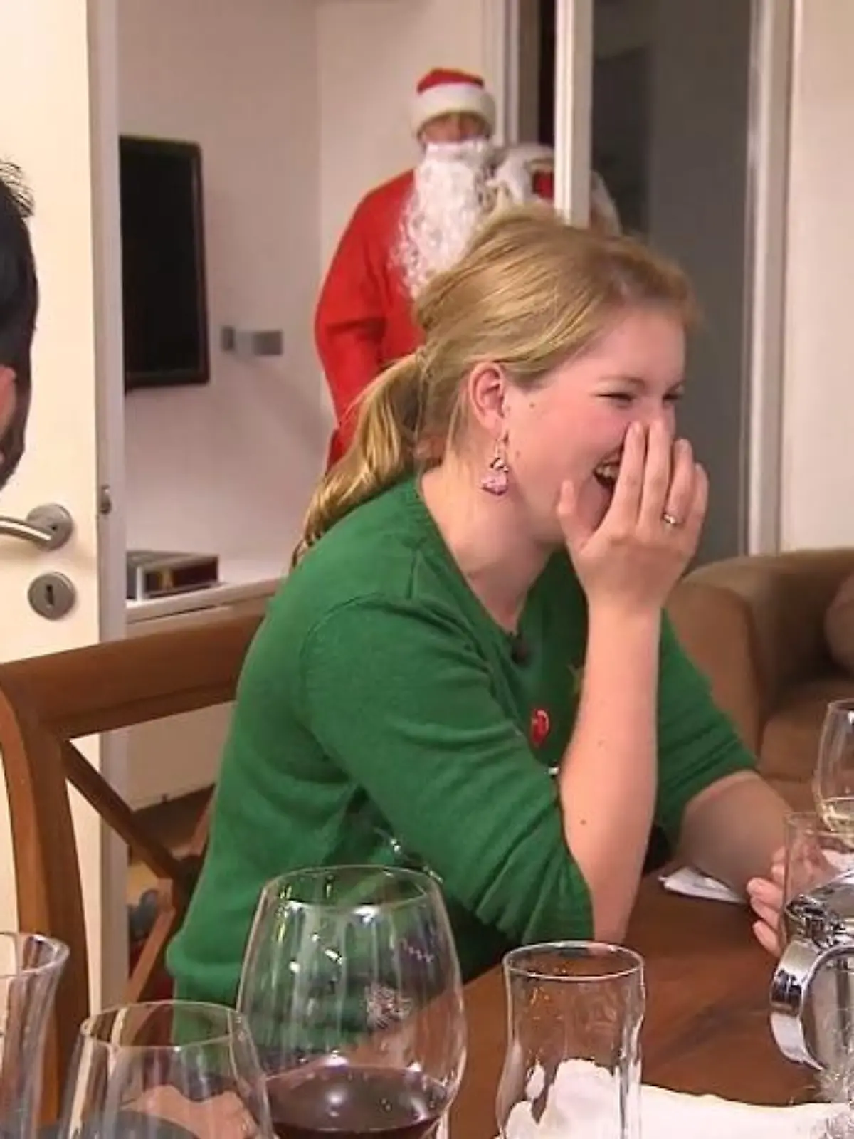 Bild zu: "Michaels Gäste bekommen Besuch vom Weihnachtsmann"