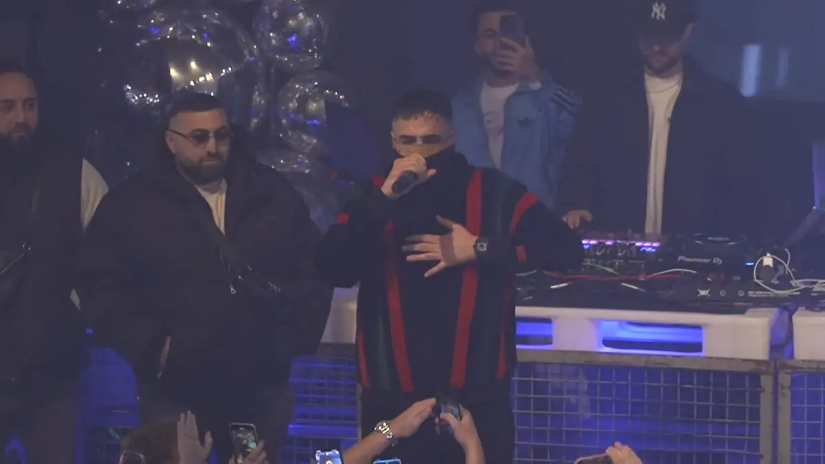 „Ich bin clean!” Rapper Haftbefehl steht wieder auf der Bühne Erstes Konzert nach Netflix-Doku