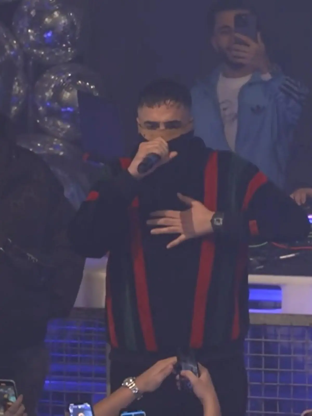 Bild zu: "„Ich bin clean!” Rapper Haftbefehl steht wieder auf der Bühne"