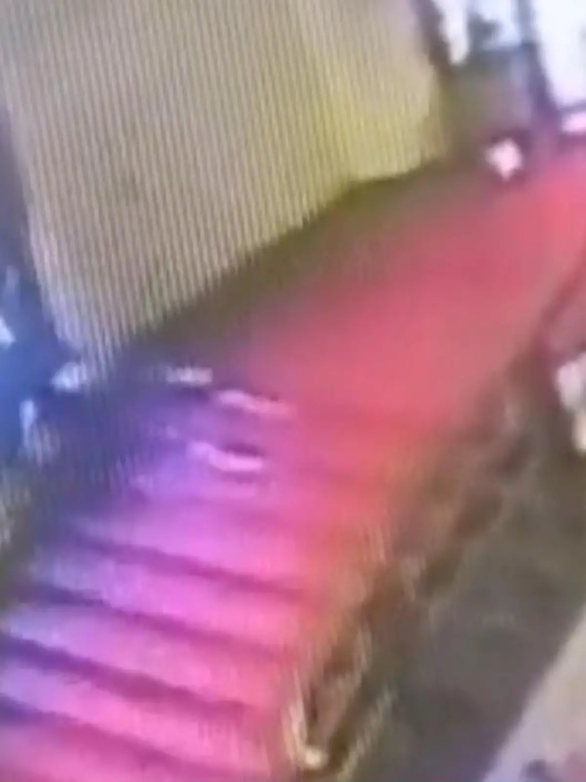 Bild zu: "Zehn Meter über Abgrund! Politiker stolpert durch historisches Fenster"