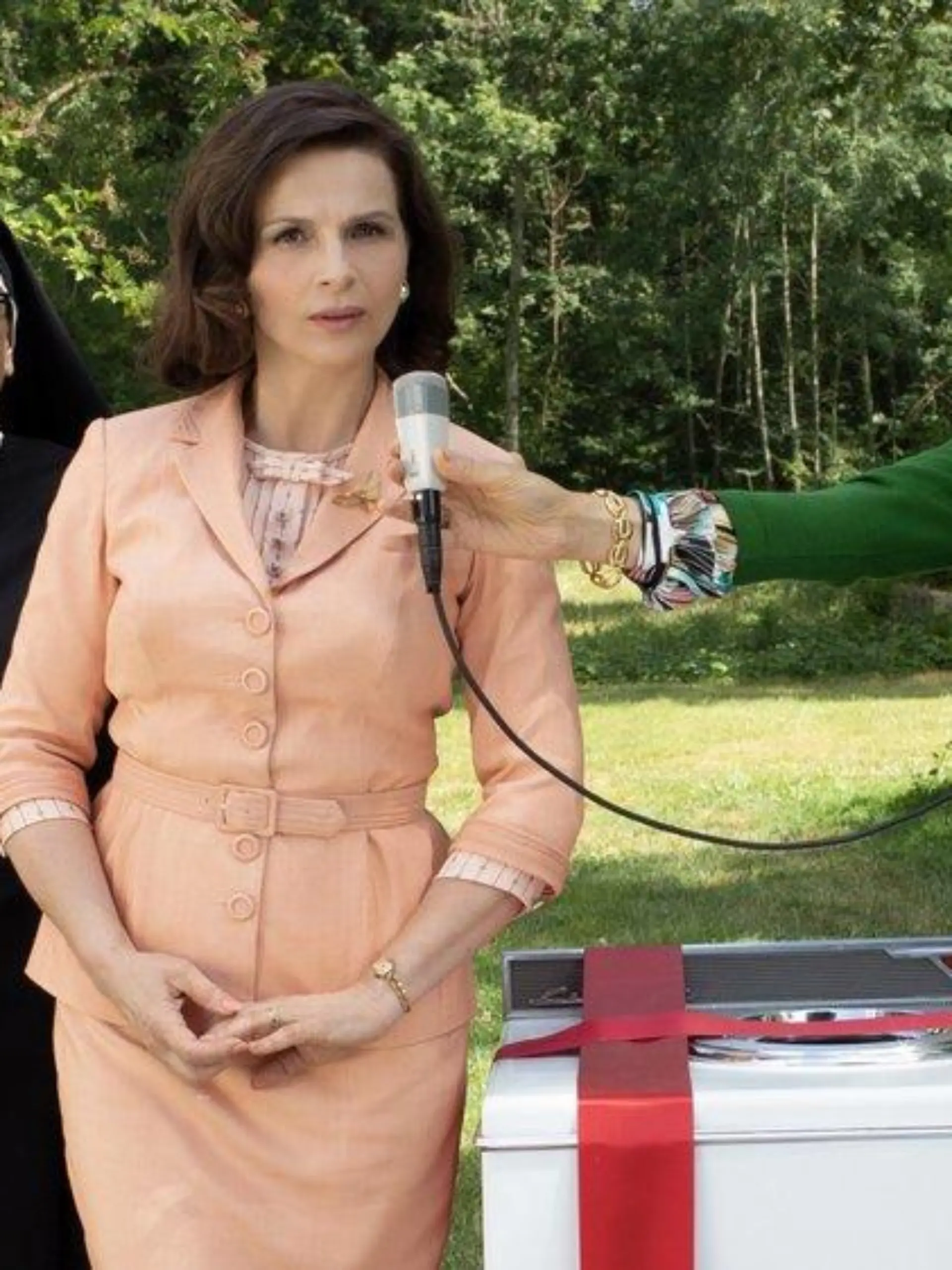 "Die perfekte Ehefrau": Emanzipationskomödie mit Juliette Binoche