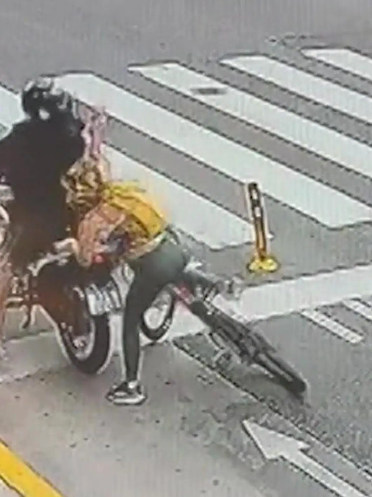 Bild zu: "Diebe wollen ihr Handy stehlen – doch Opfer wird zur Heldin!"