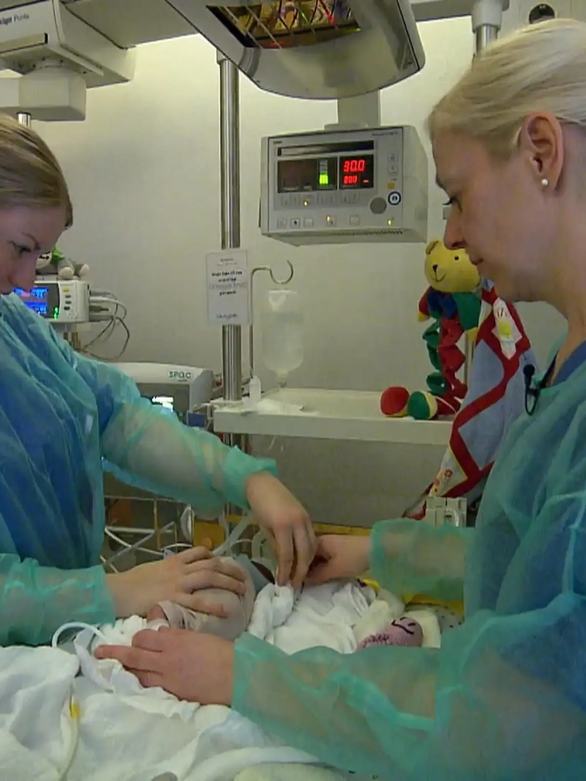 Bild zu: "Besuch auf der Frühchenstation"