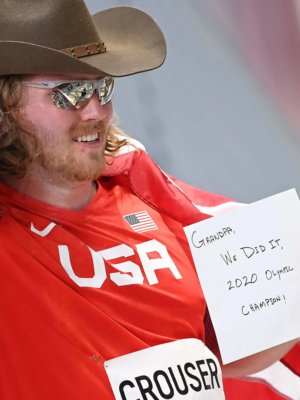 210805 -- TOKYO, Aug. 5, 2021 -- Ryan Crouser of the United States displays a message after winning the men s shot put final at Tokyo 2020 Olympic Games, Olympische Spiele, Olympia, OS in Tokyo, Japan, Aug. 5, 2021.  TOKYO2020JAPAN-TOKYO-OLY-ATHLETICS-MEN S SHOT PUT-FINAL LixYibo PUBLICATIONxNOTxINxCHN